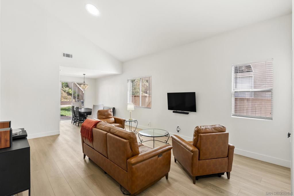 1405 Carneros Valley St