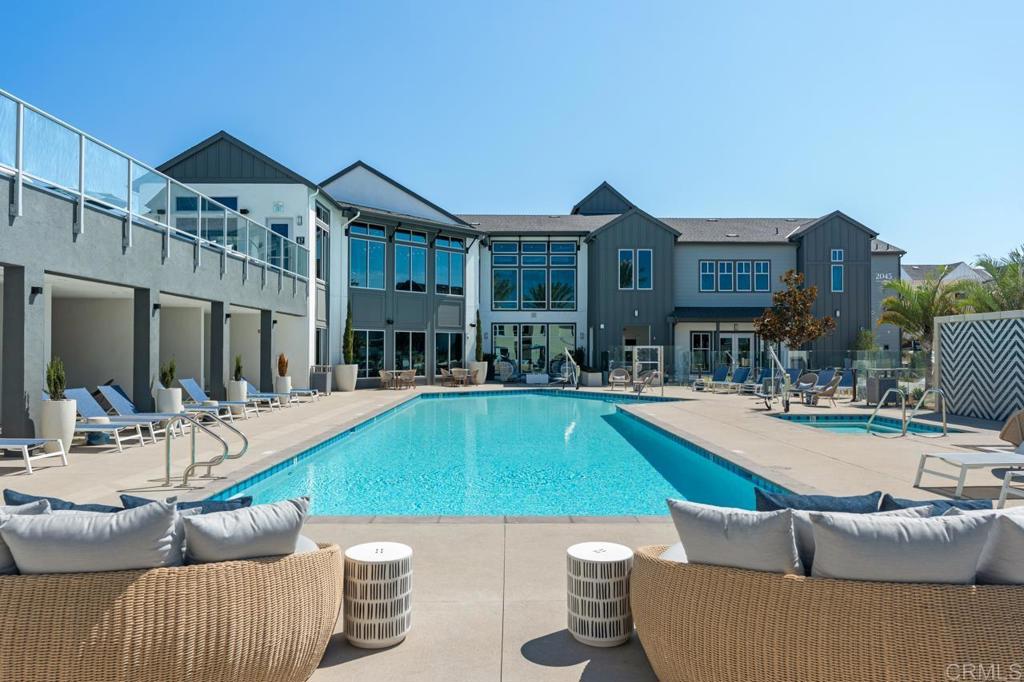 2075 Paseo Belluno 1