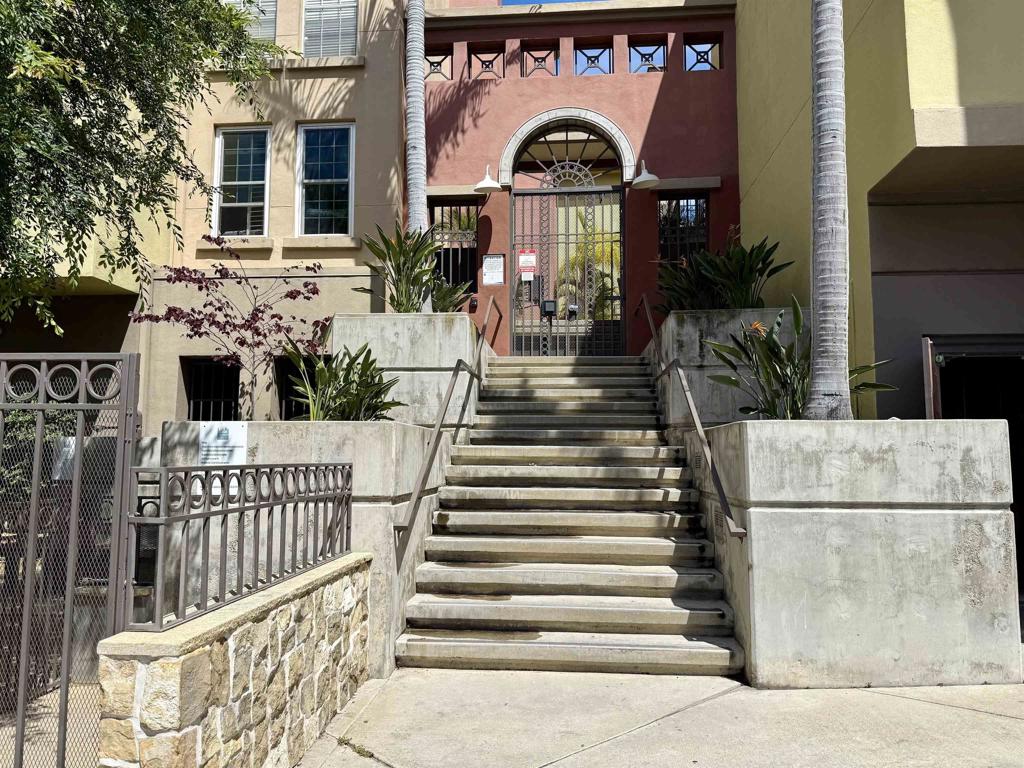 1270 Cleveland Avenue J205