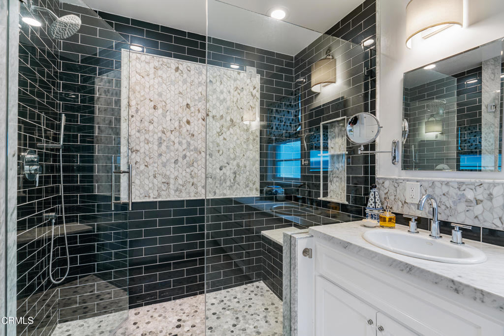 400 N Sunnyslope Avenue