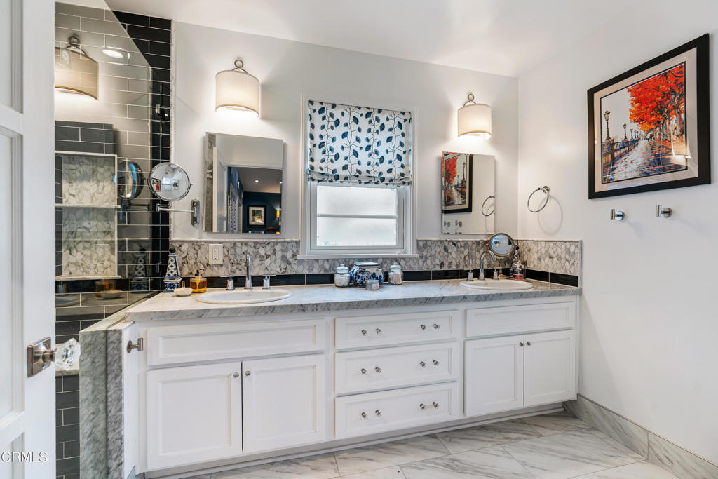 400 N Sunnyslope Avenue