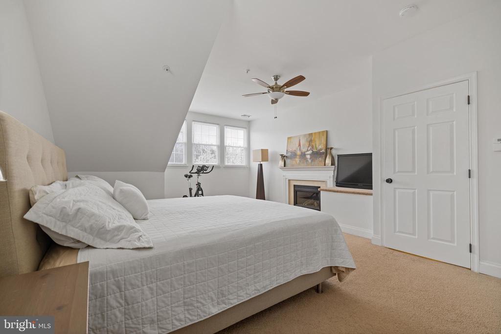 8712 Salinas Ct