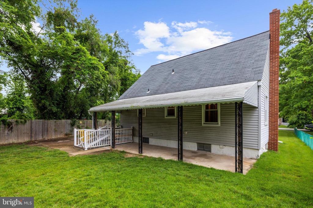1213 PEKIN ROAD