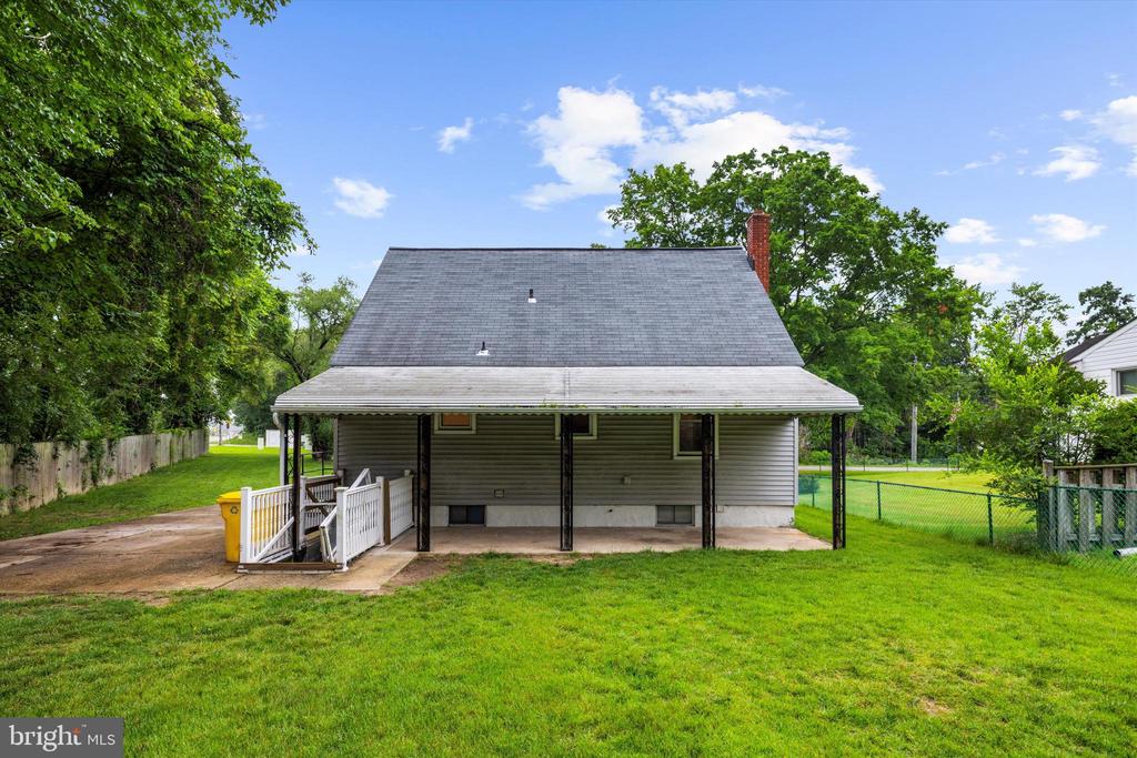 1213 PEKIN ROAD