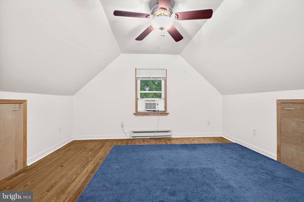1213 PEKIN ROAD