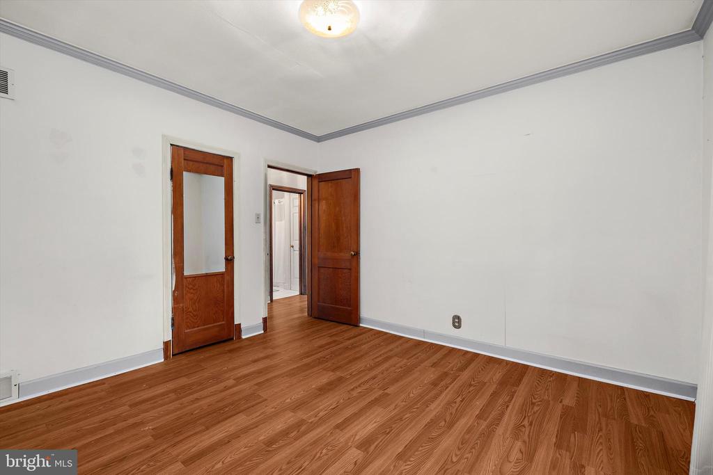 1213 PEKIN ROAD