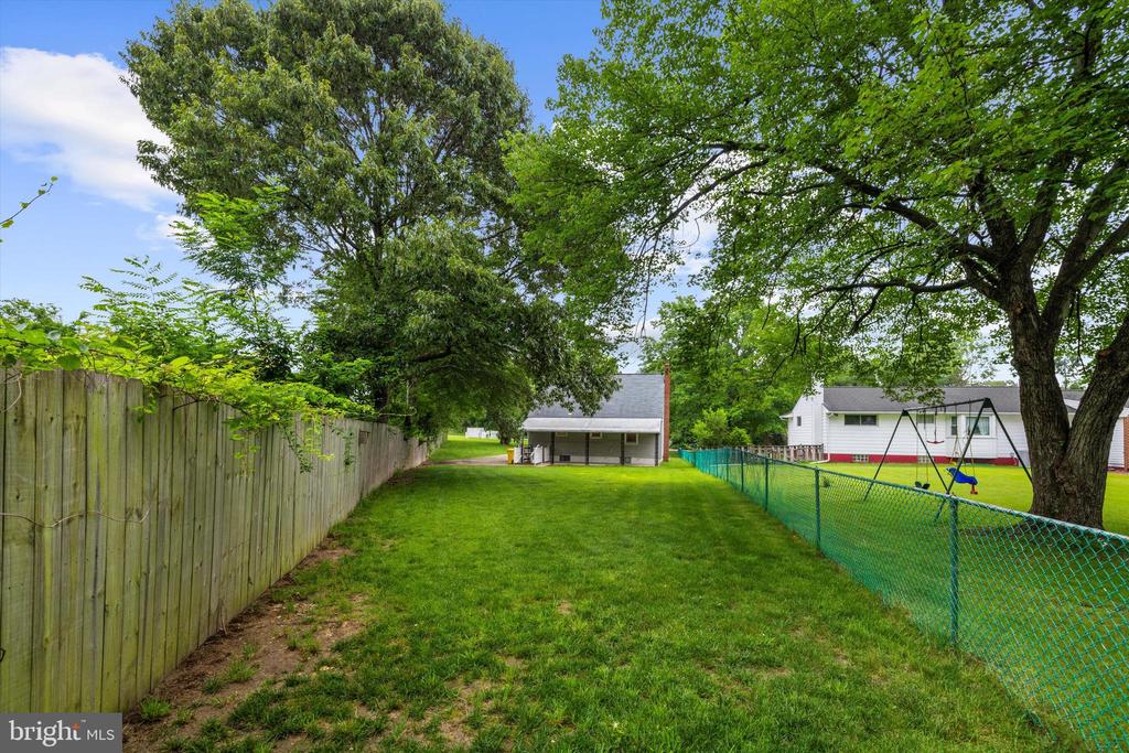 1213 PEKIN ROAD