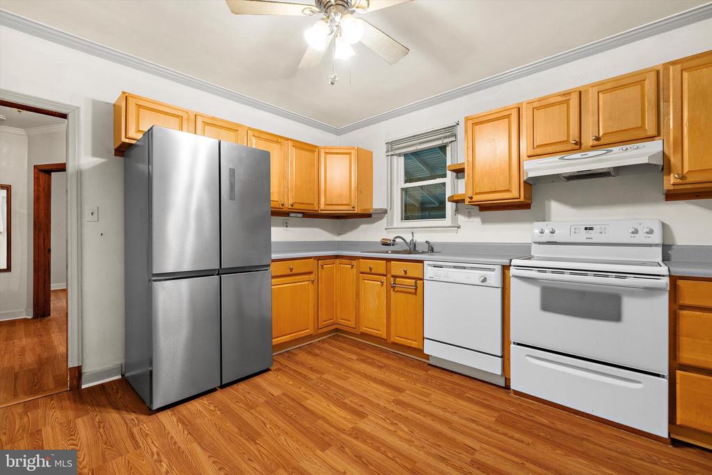 1213 PEKIN ROAD