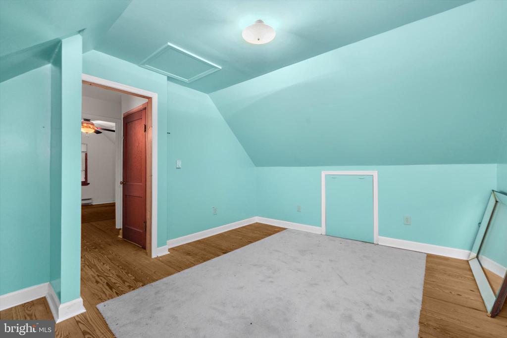 1213 PEKIN ROAD