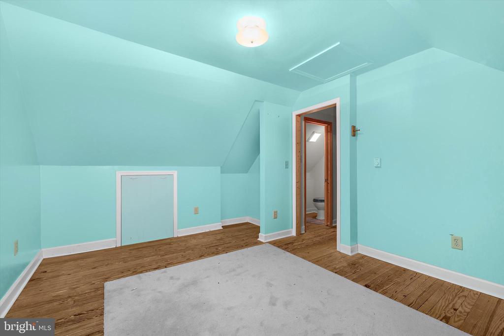1213 PEKIN ROAD