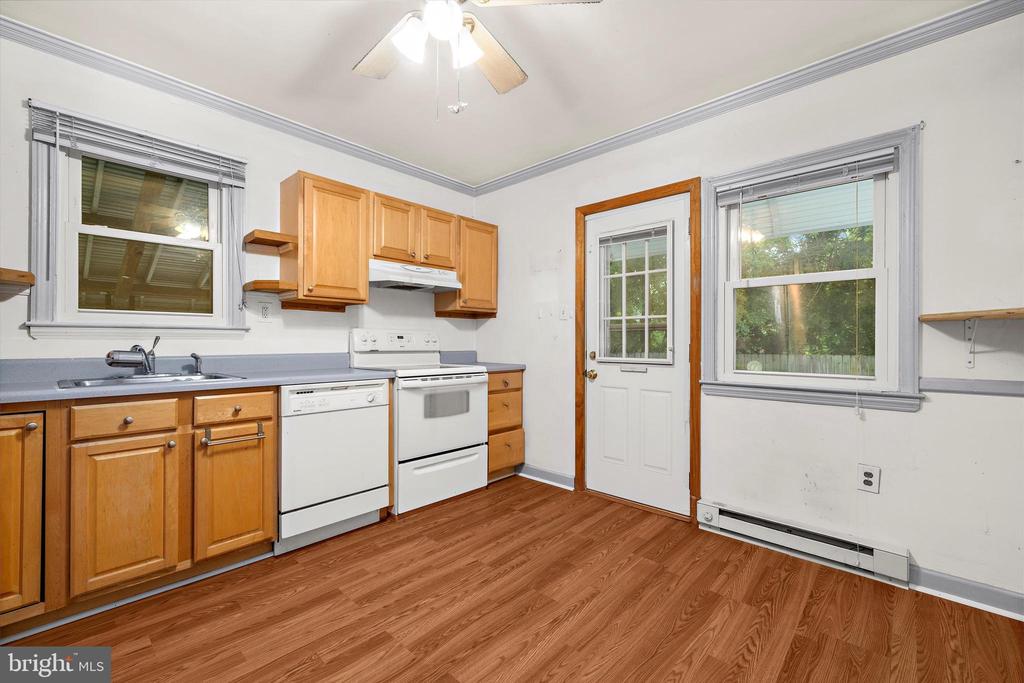 1213 PEKIN ROAD