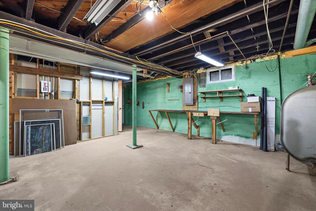 1213 PEKIN ROAD