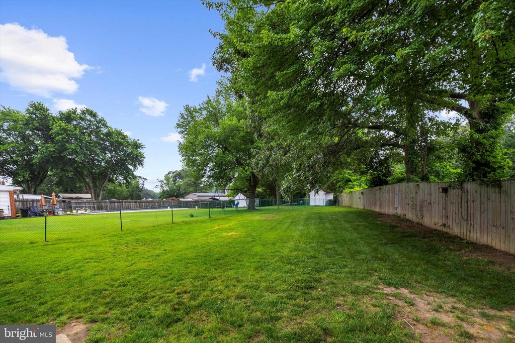 1213 PEKIN ROAD