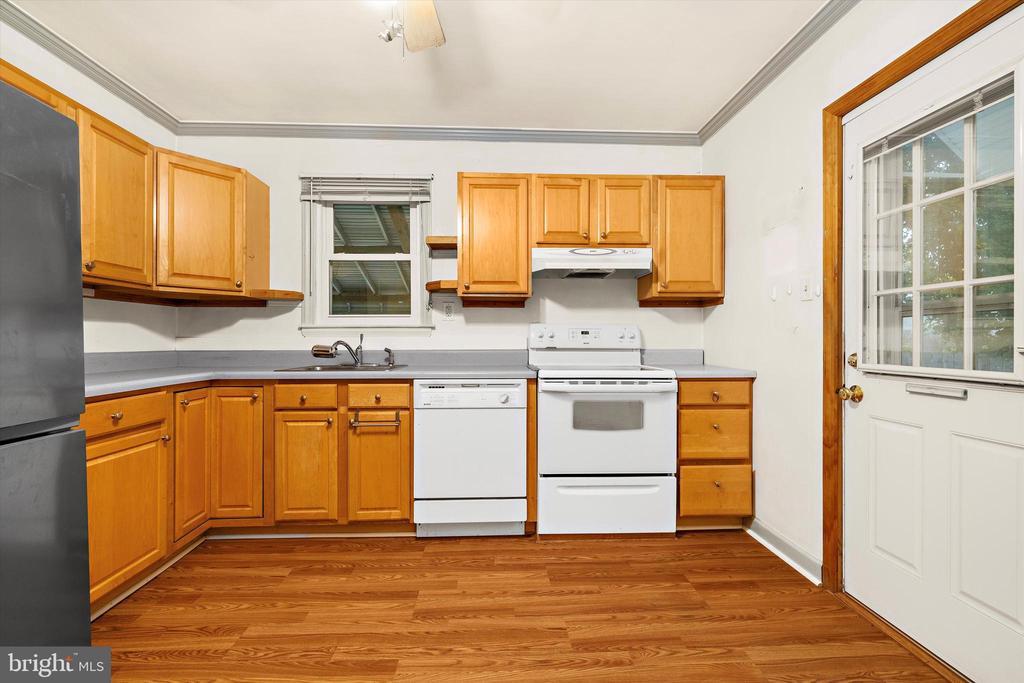 1213 PEKIN ROAD