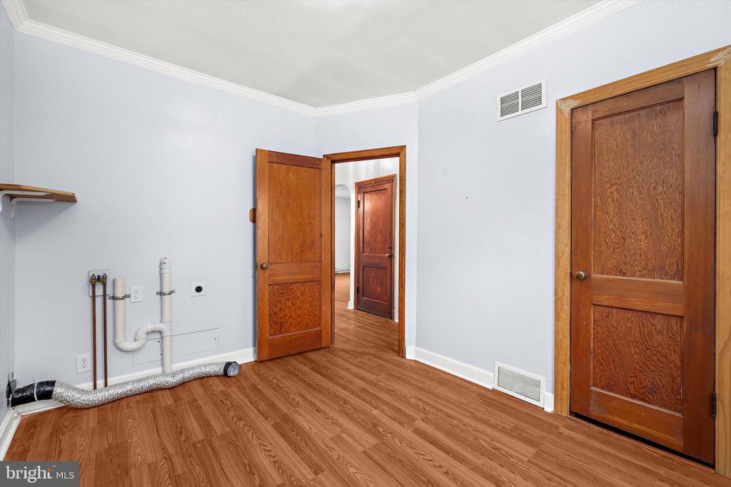 1213 PEKIN ROAD
