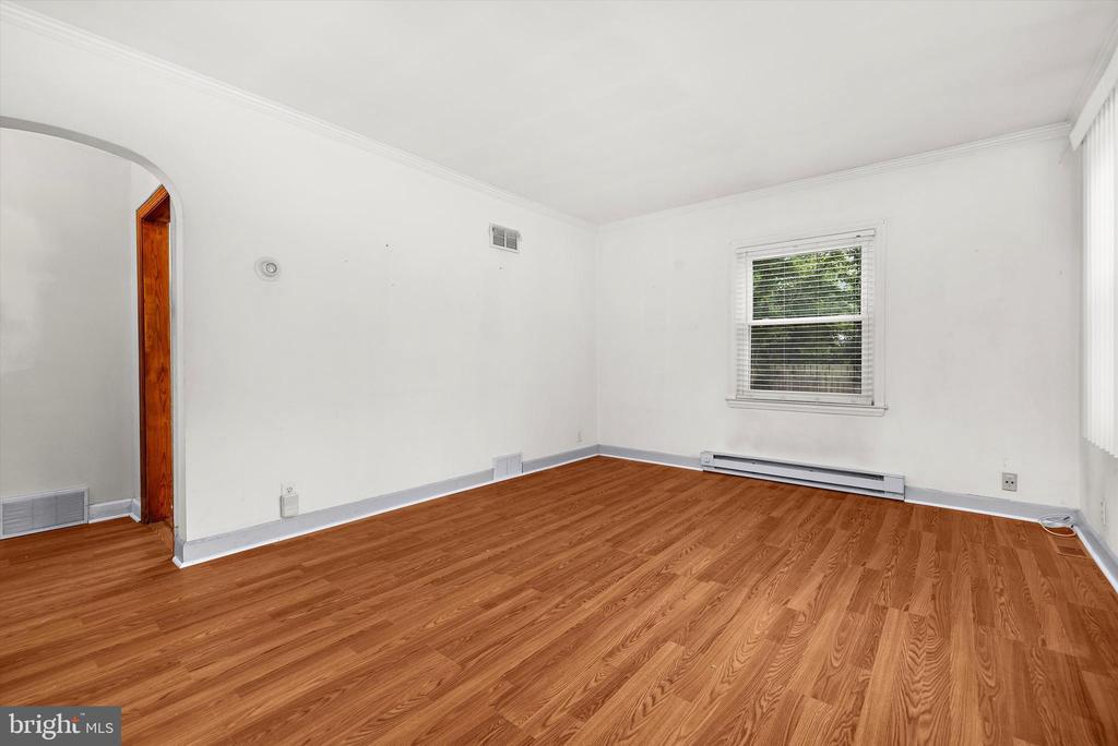 1213 PEKIN ROAD