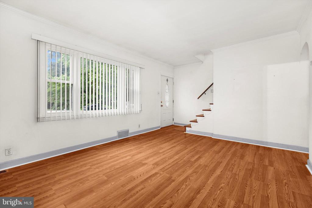 1213 PEKIN ROAD