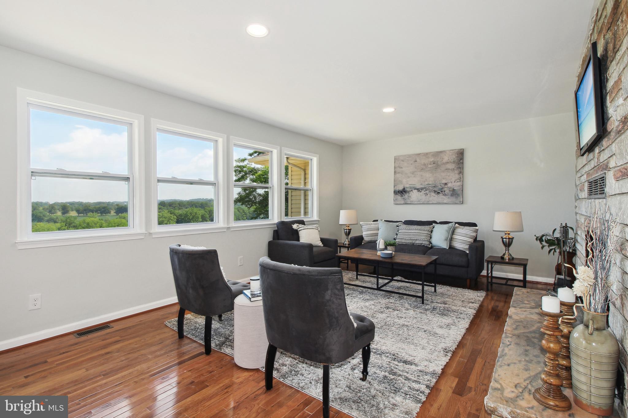 2122 Uniontown Rd