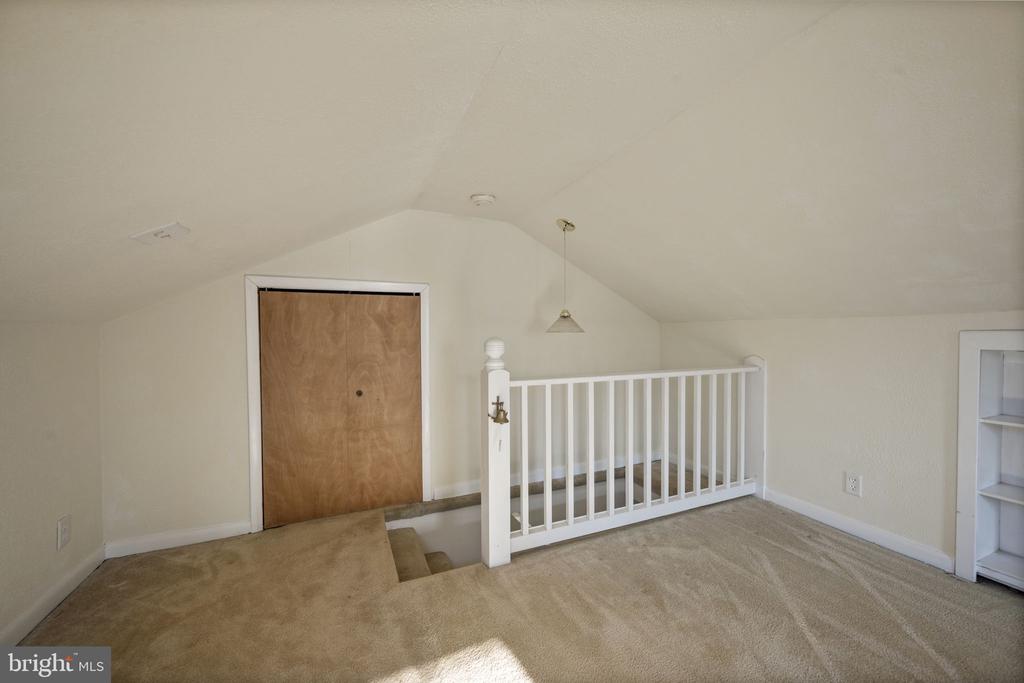 418 LONDON COURT