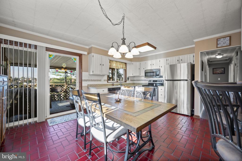 418 LONDON COURT