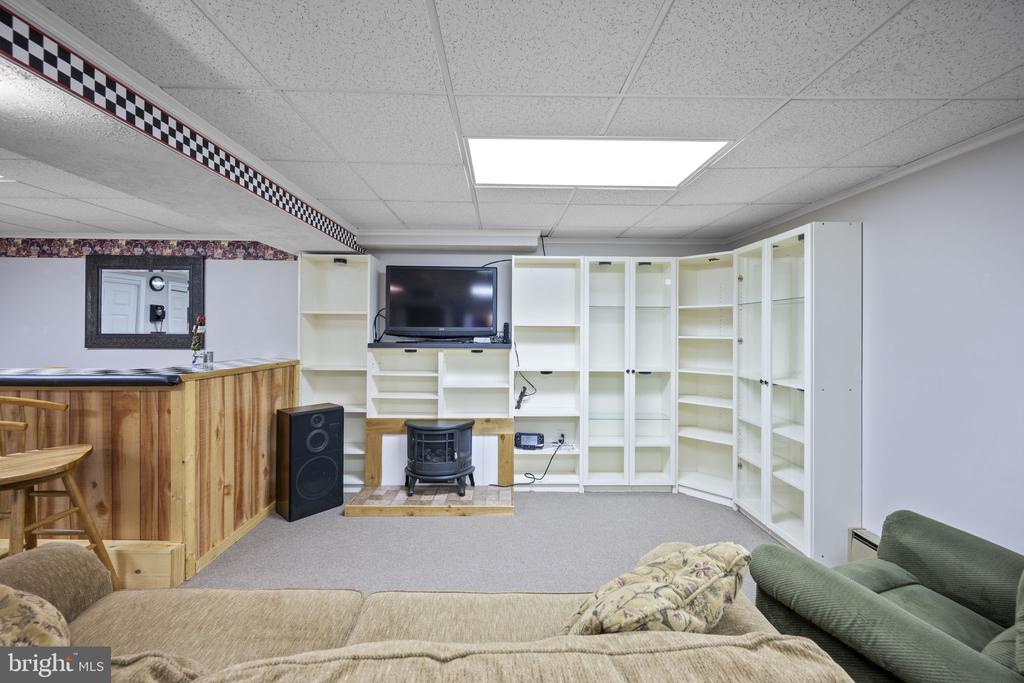 418 LONDON COURT