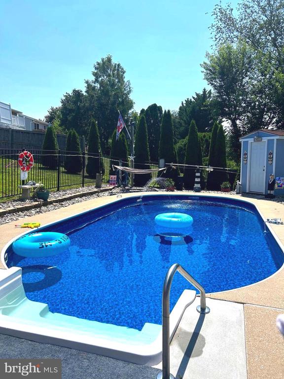 418 LONDON COURT