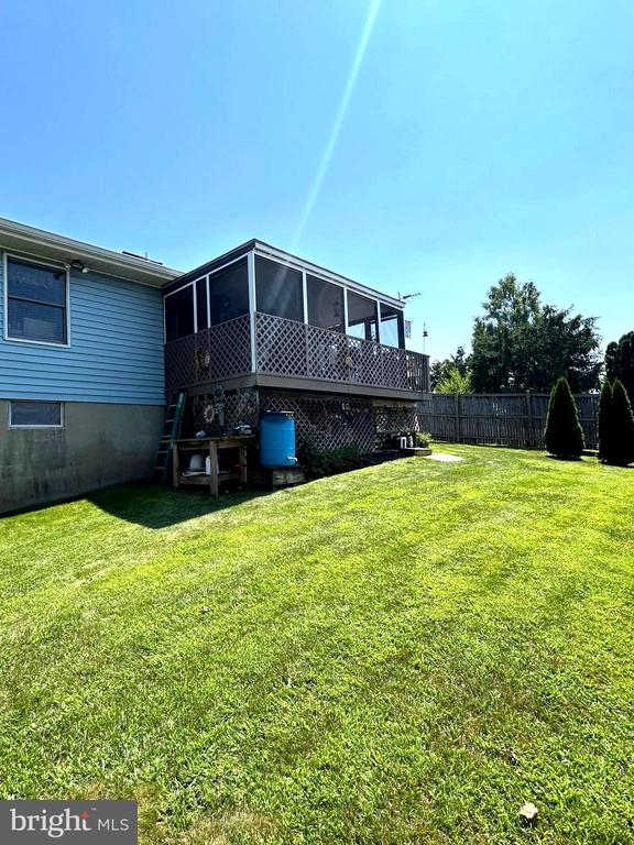 418 LONDON COURT