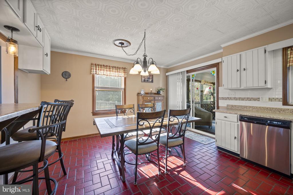 418 LONDON COURT