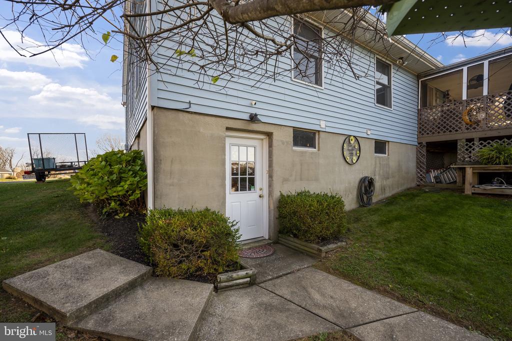 418 LONDON COURT