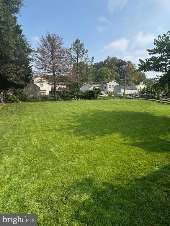 2509 LAUREL VALLEY GARTH