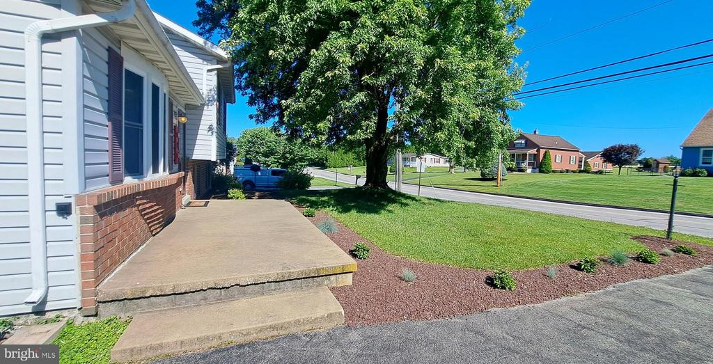 451 CLOVER LANE