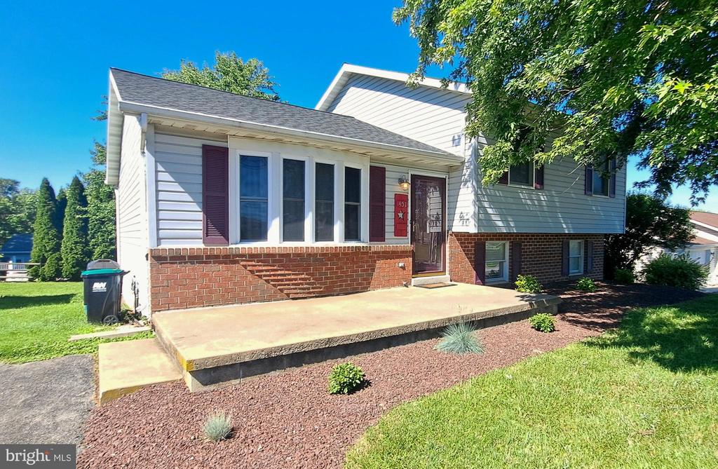 451 CLOVER LANE