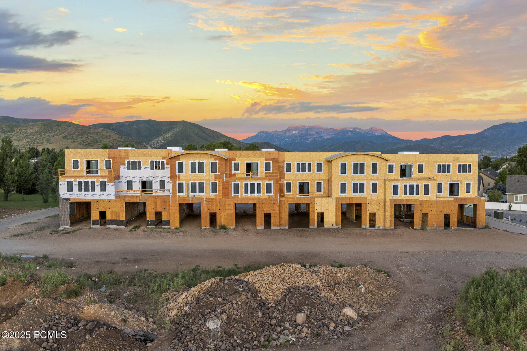 1922 S Highway 40, 34