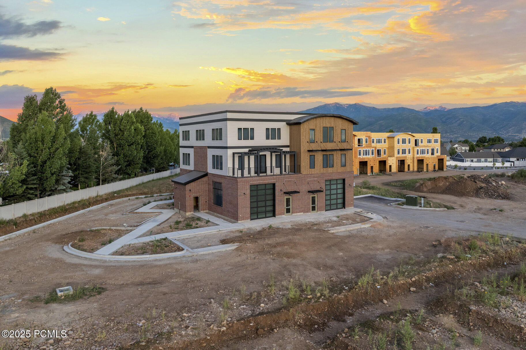1922 S Highway 40, 40