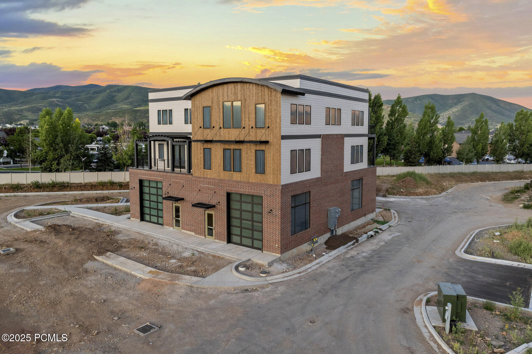 1922 S Highway 40, 40