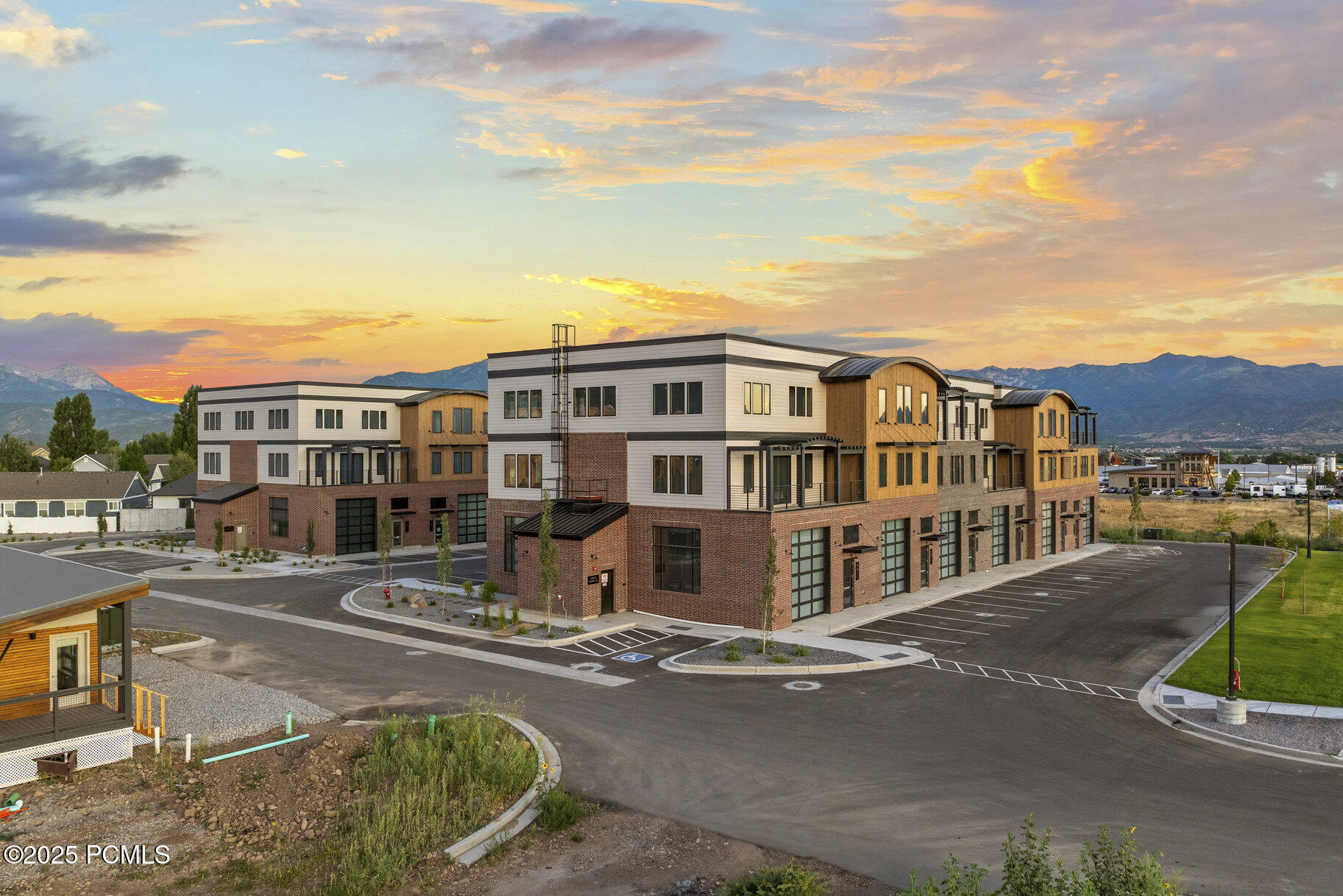 1922 S Highway 40, 35