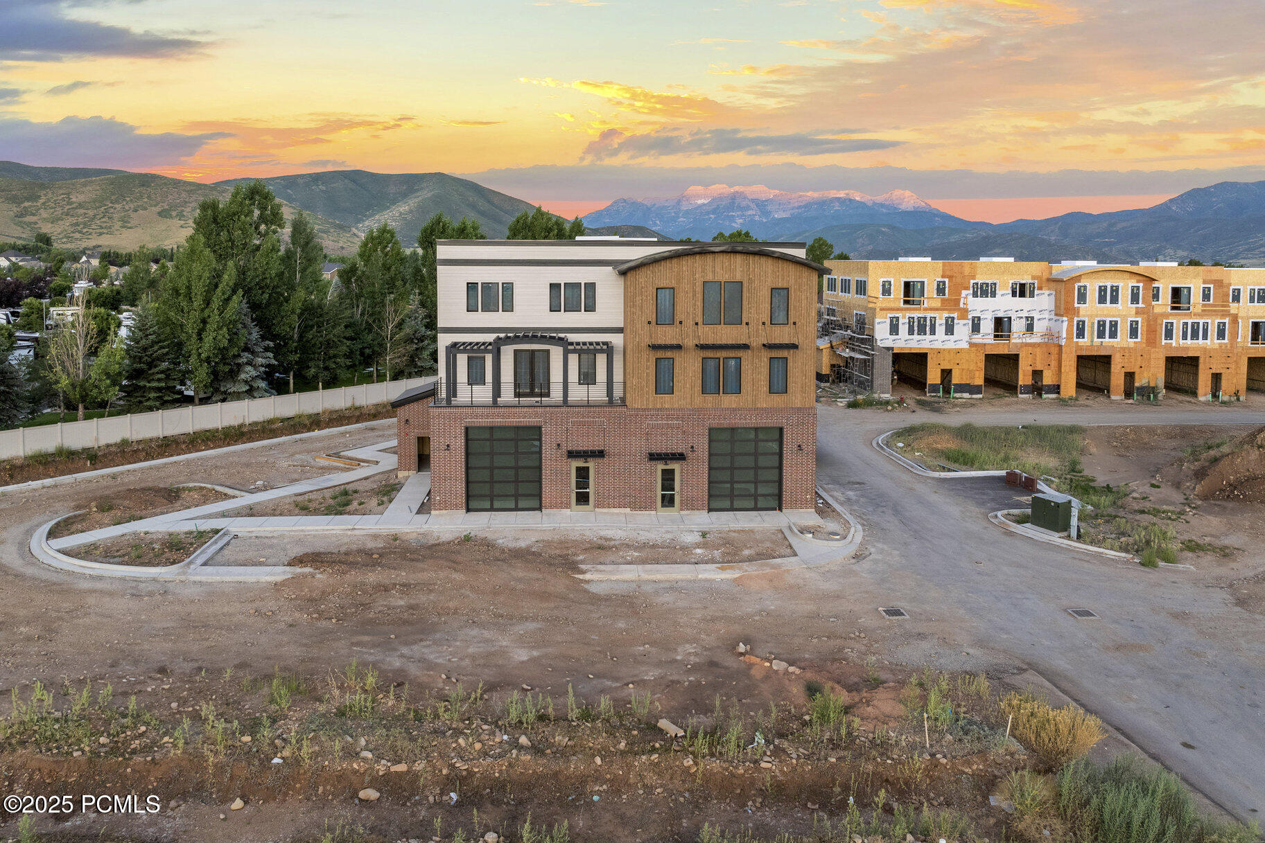 1922 S Highway 40, 35