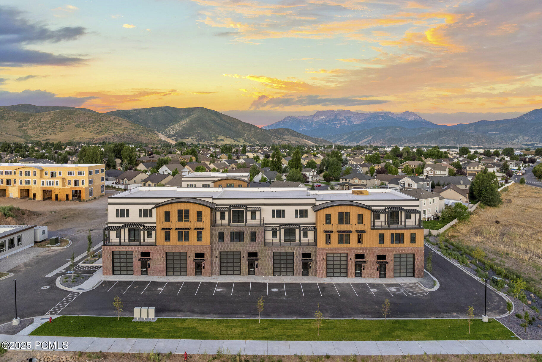 1922 S Highway 40, 35