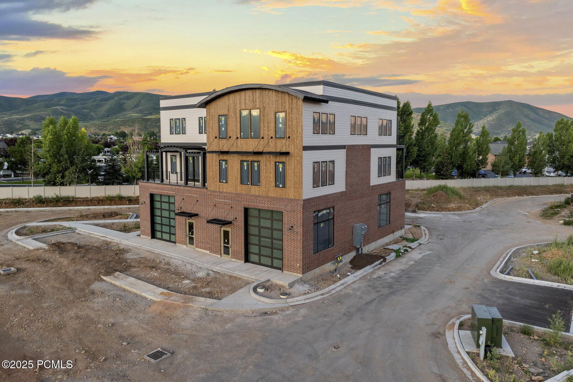 1922 Highway 40, 43