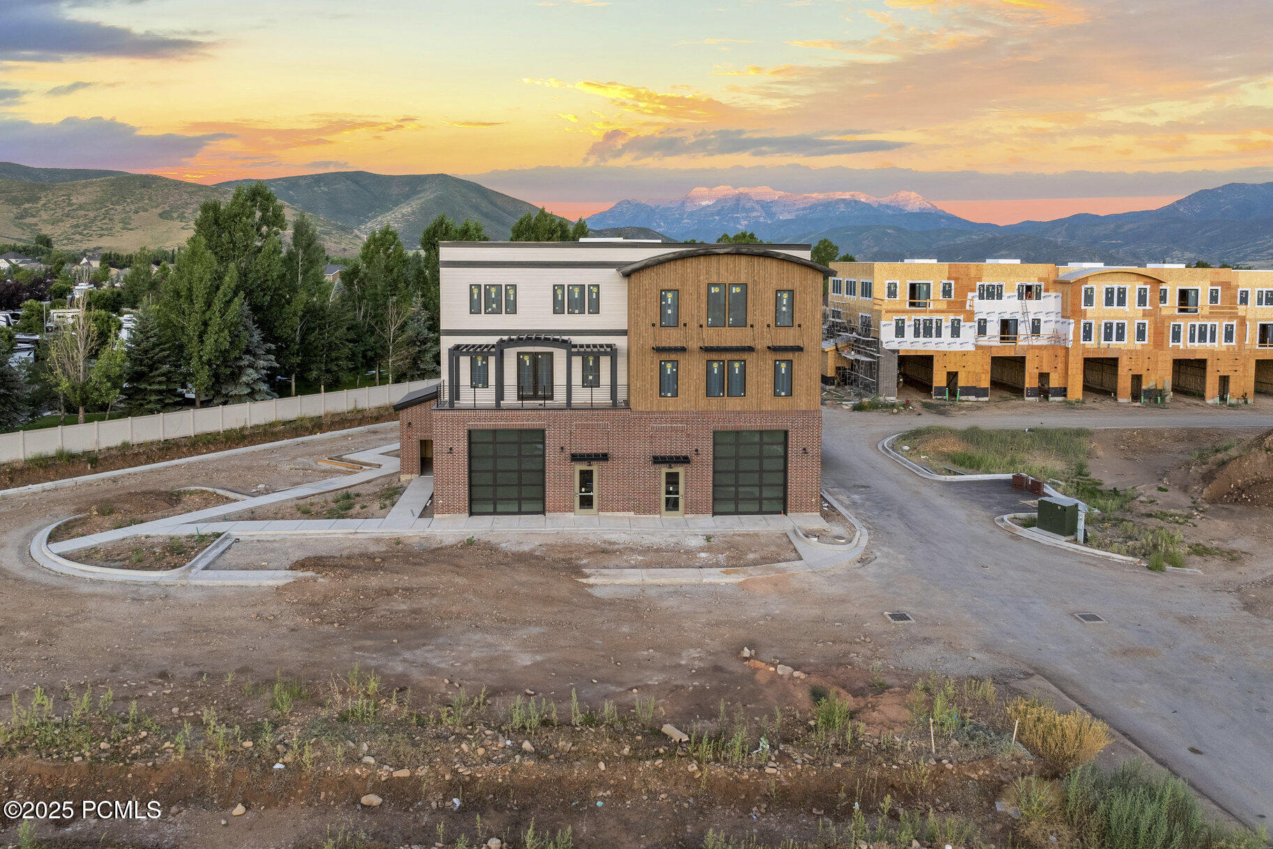 1922 Highway 40, 43