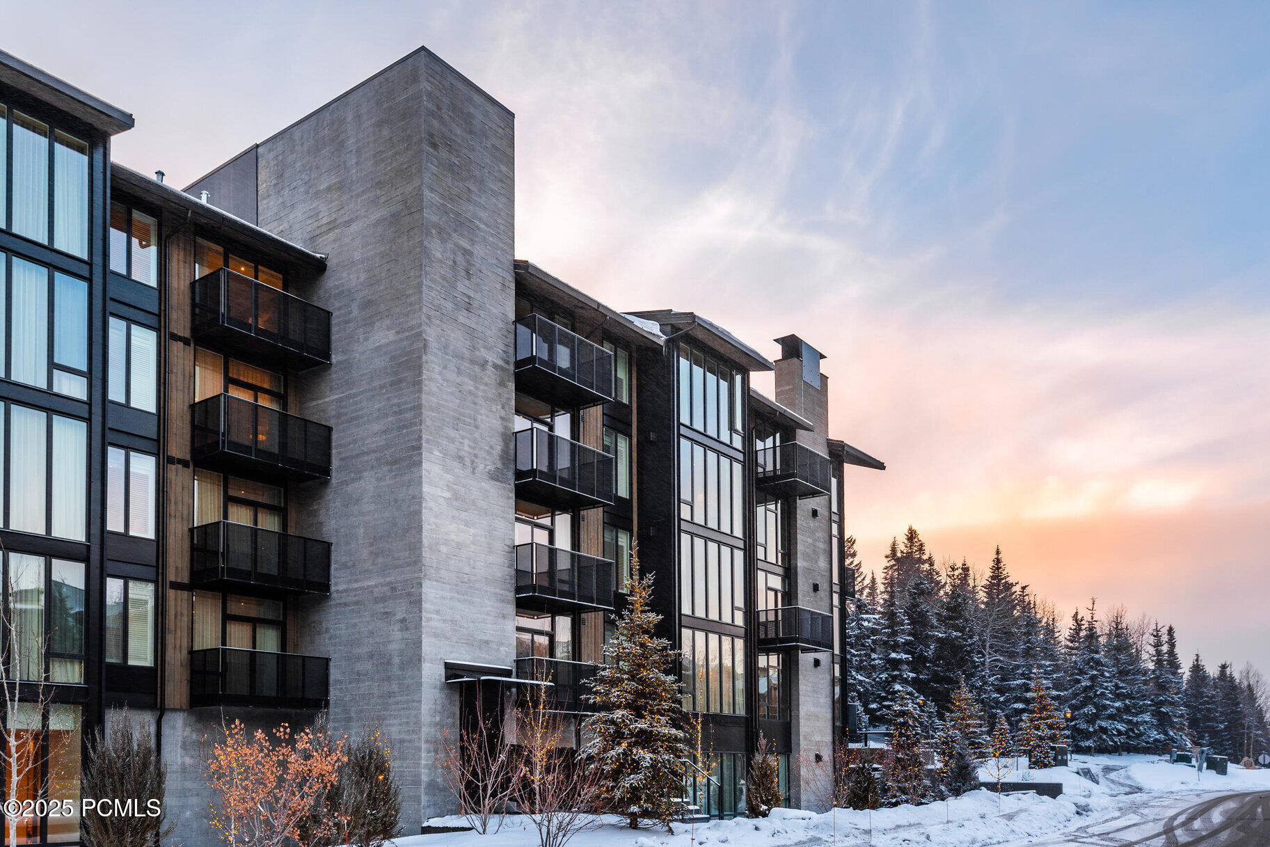 7520 Royal Street, 411