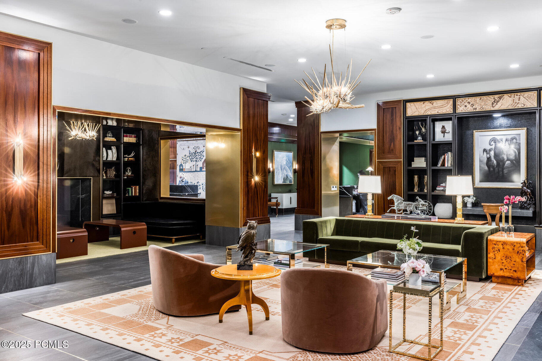 7520 Royal Street, 411