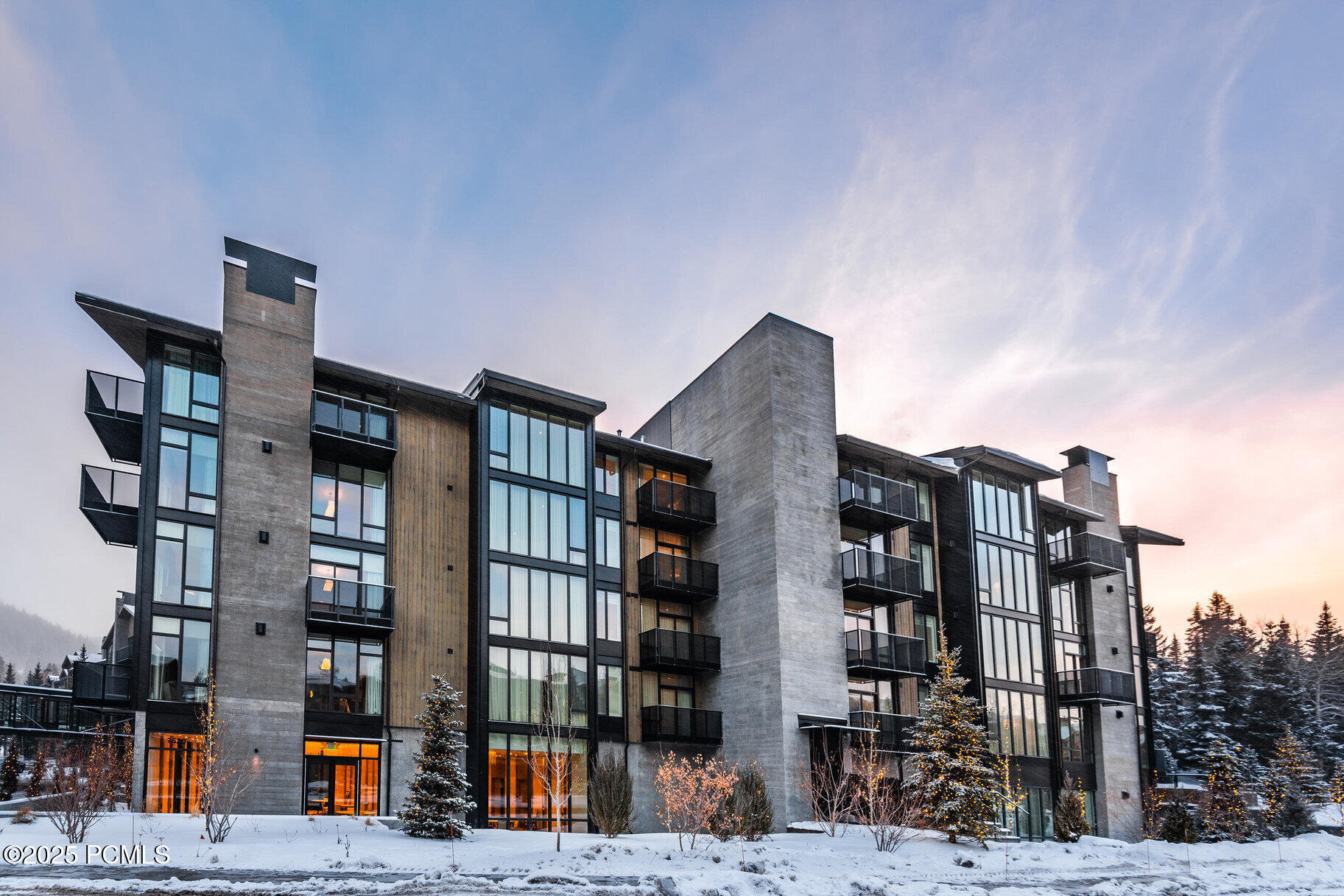 7520 Royal Street, 411