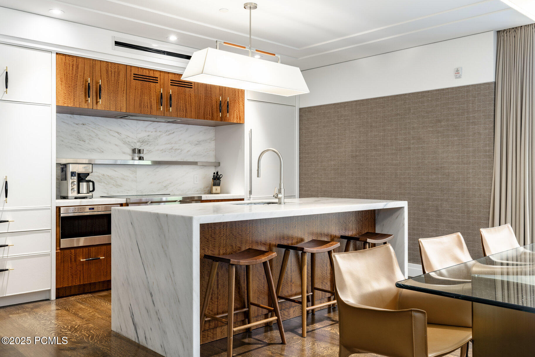 7520 Royal Street, 411