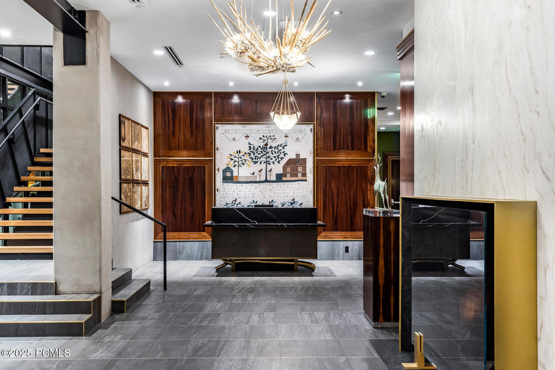 7520 Royal Street, 411