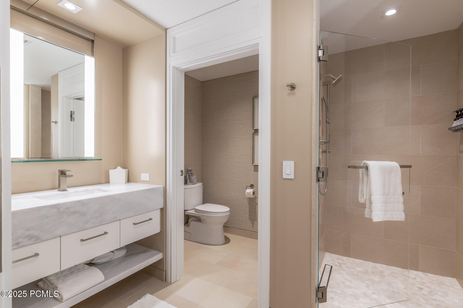 7520 Royal Street, 411