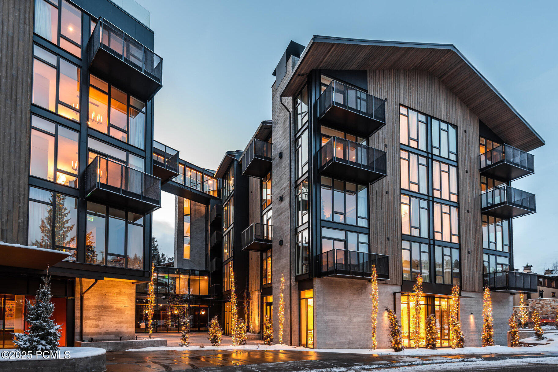 7520 Royal Street, 411