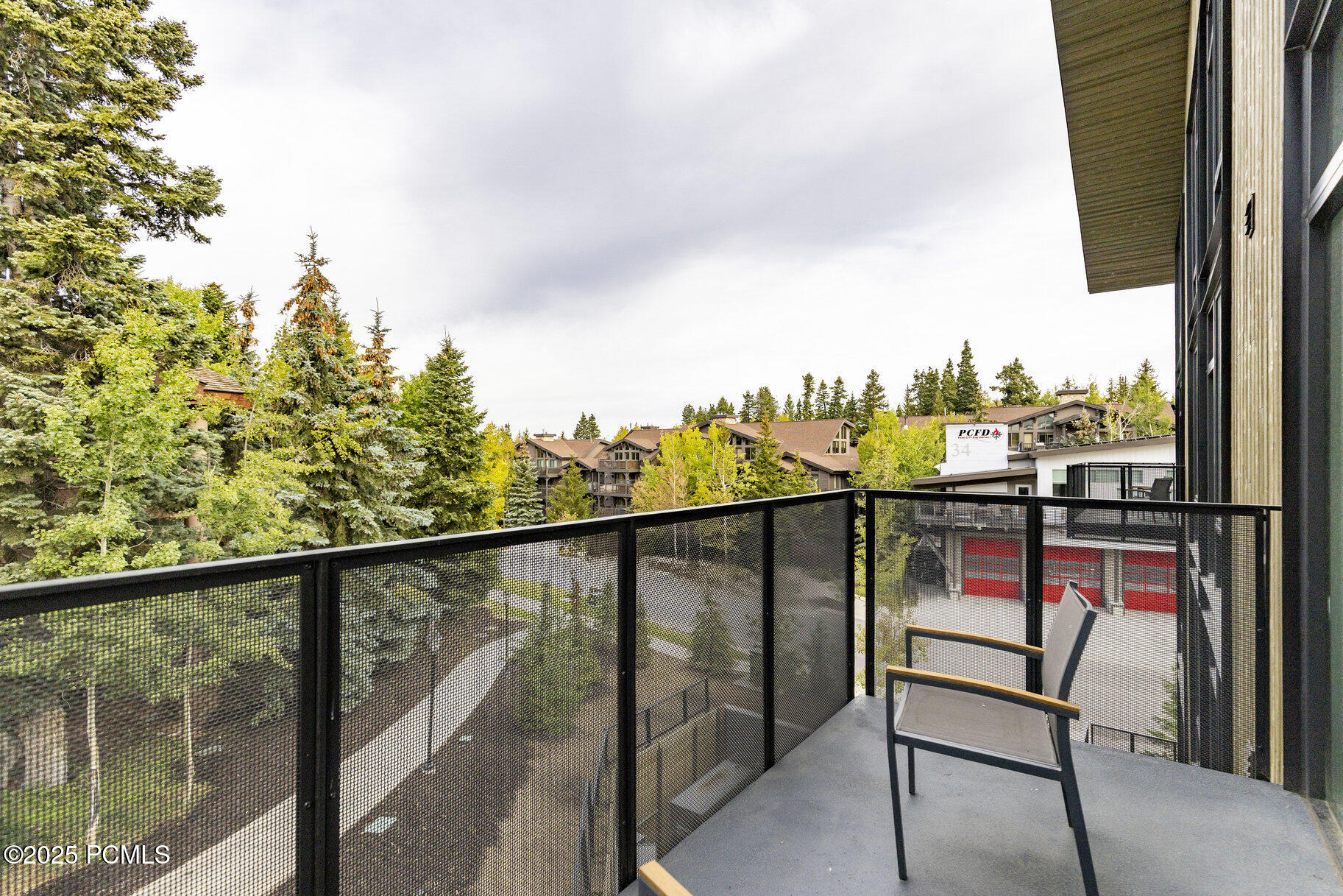 7520 Royal Street, 411