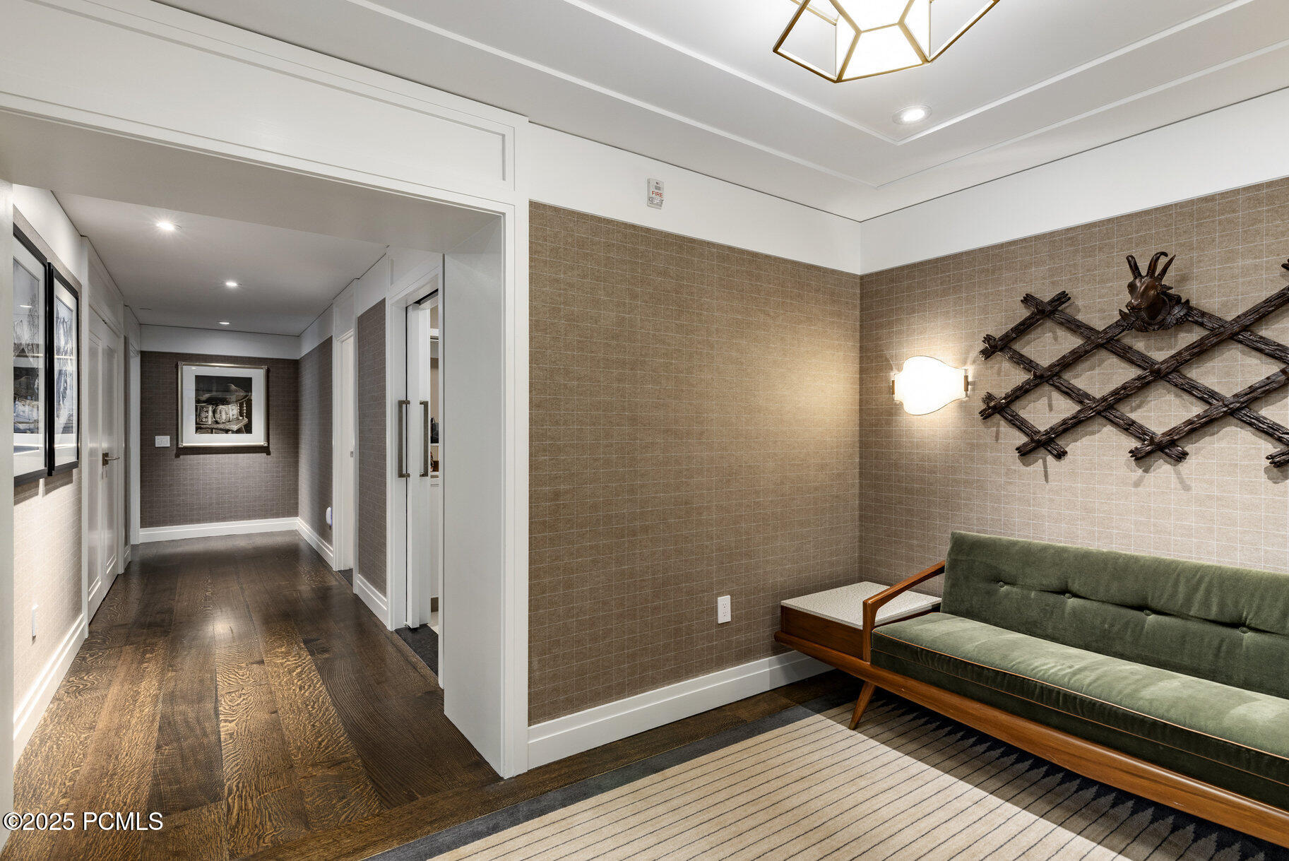 7520 Royal Street, 411