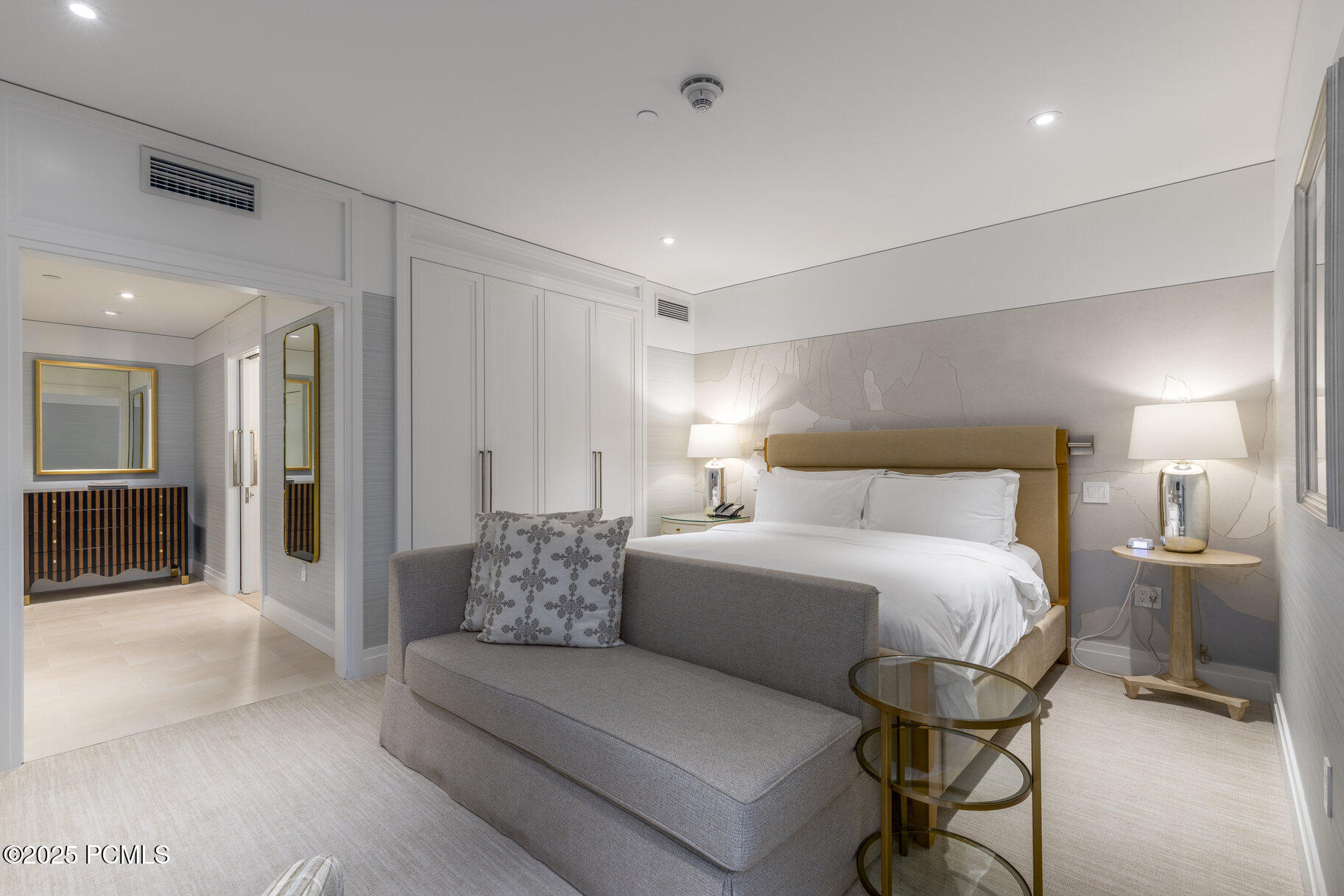 7520 Royal Street, 411